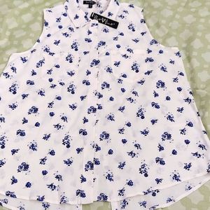 Sleeveless linen blouse